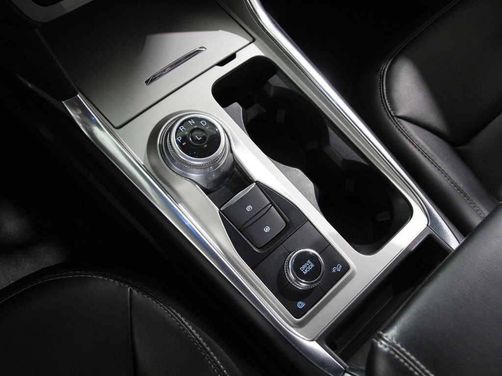 Certified 2022 Ford Explorer XLT w/ Equipment Group 202A image 16