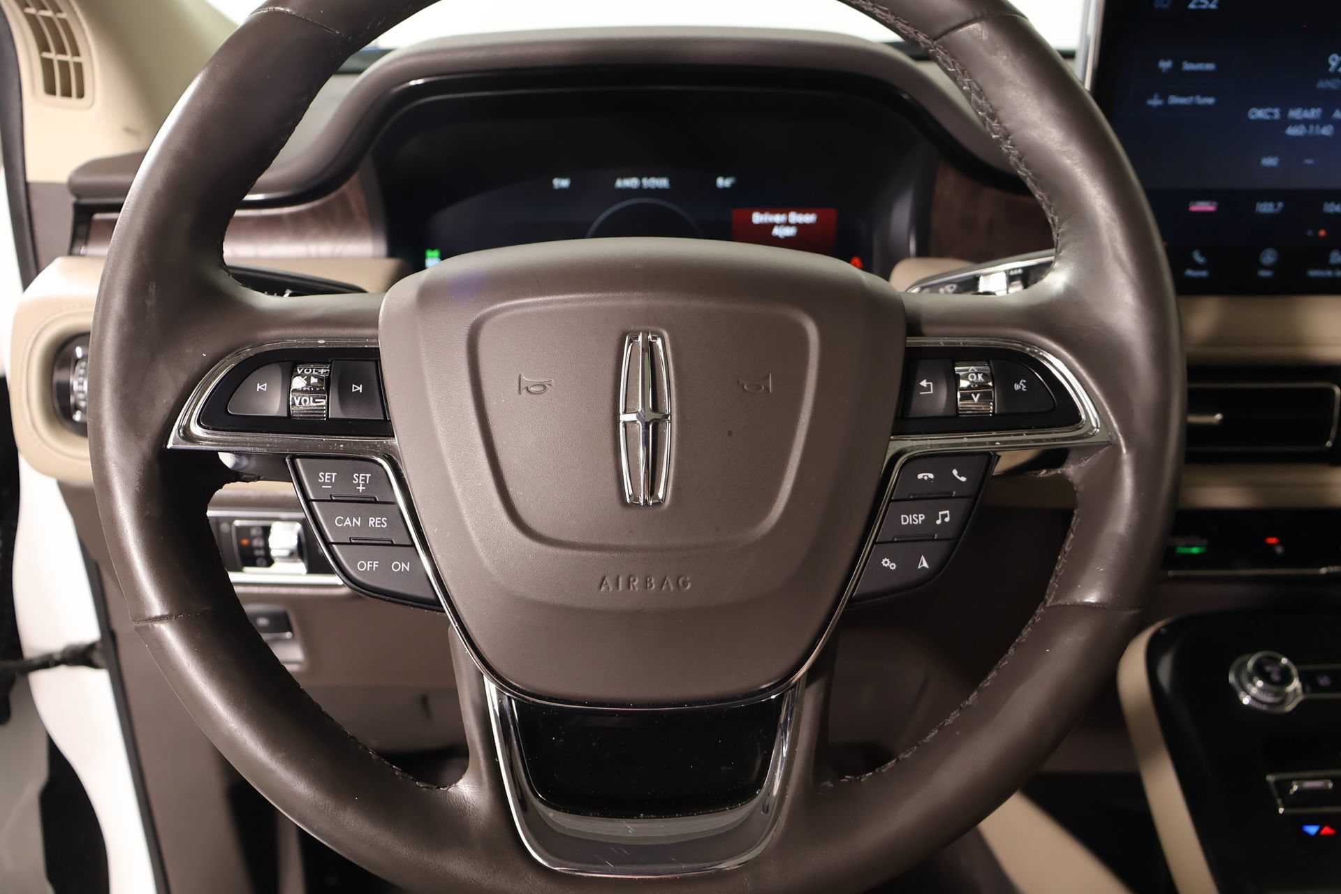 Used 2021 Lincoln Nautilus Reserve AWD/4WD image 3