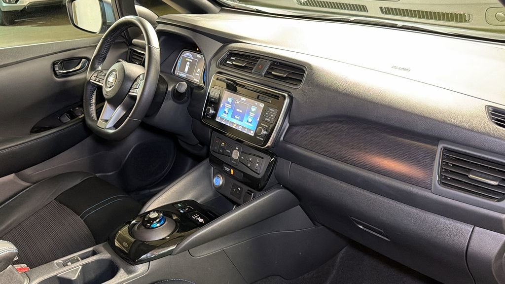 Used 2018 Nissan Leaf SV w/ SV Technology Package image 10