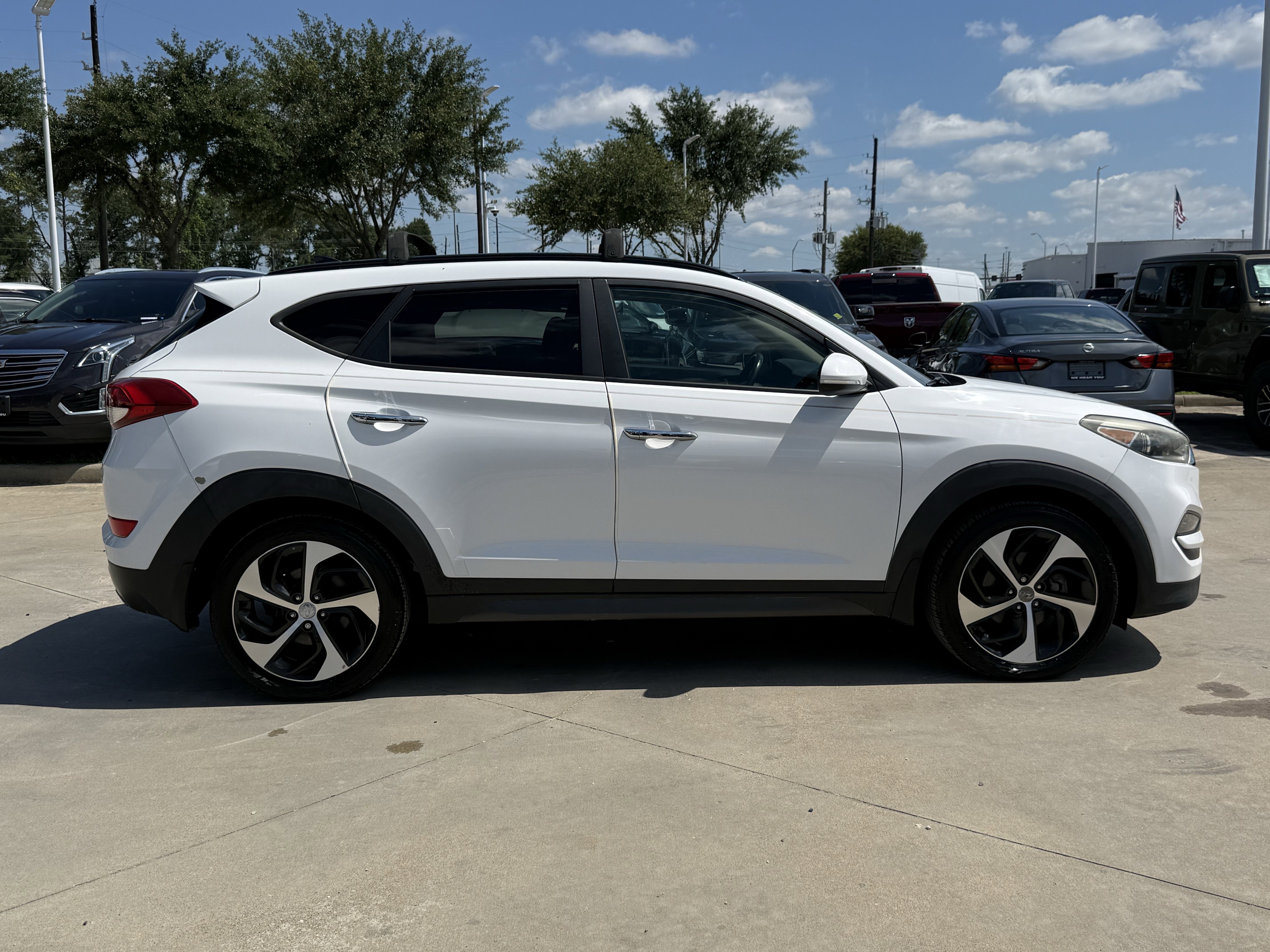 Used 2016 Hyundai Tucson Limited w/ Option Group 03 AWD/4WD image 3