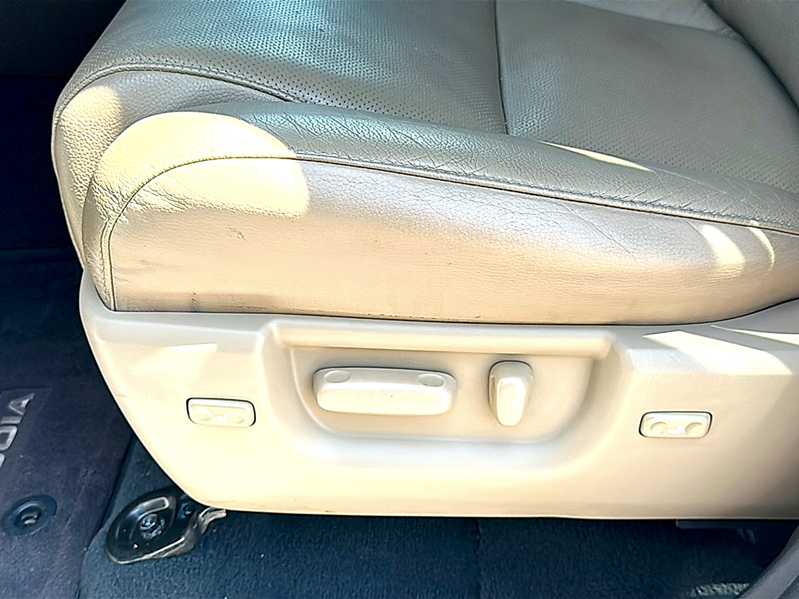 Used 2020 Toyota Sequoia Platinum RWD image 15