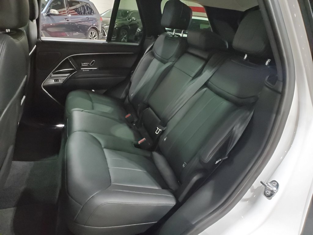 Used 2024 Land Rover Range Rover SE AWD/4WD image 25