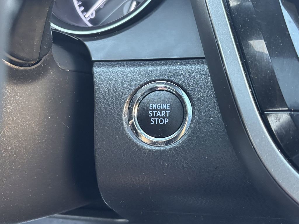 Used 2022 Toyota Camry SE w/ Convenience Package FWD image 28