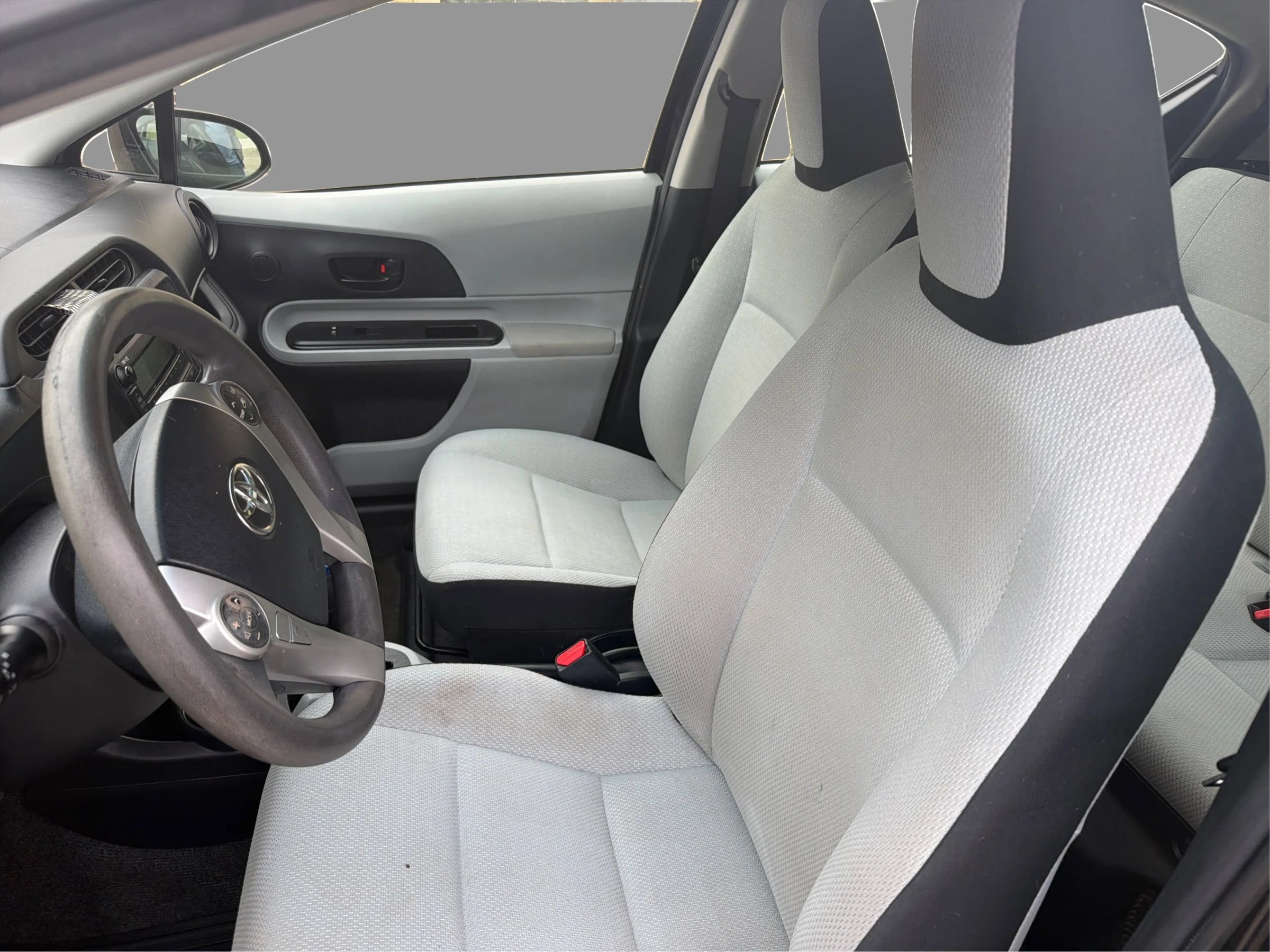 Used 2014 Toyota Prius C One FWD image 10