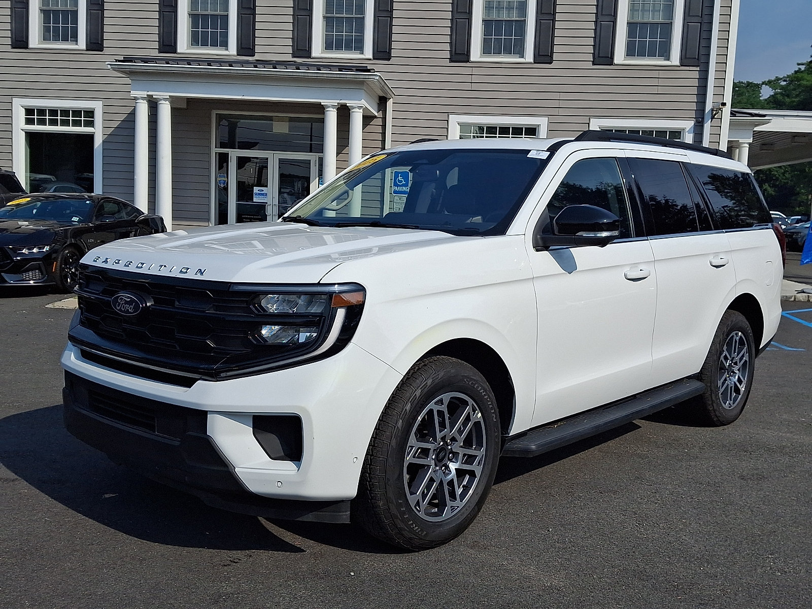 Certified 2025 Ford Expedition Active AWD/4WD image 1