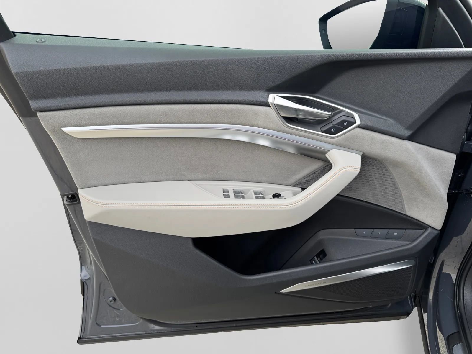 Used 2024 Audi Q8 e-tron Prestige w/ Prestige Package image 14