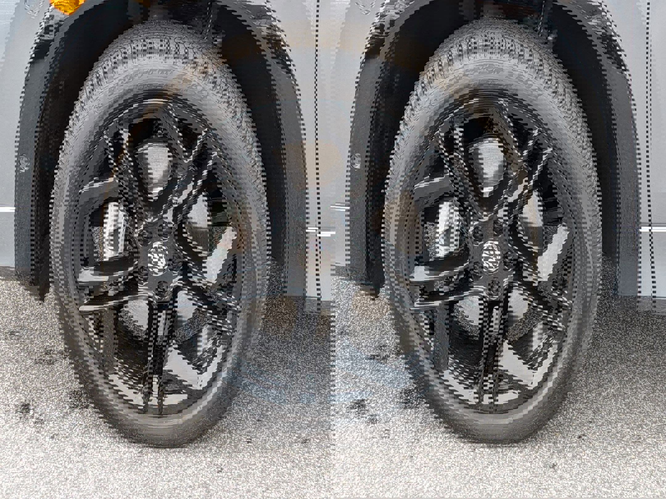 Used 2025 Volkswagen Tiguan SE R-Line image 10