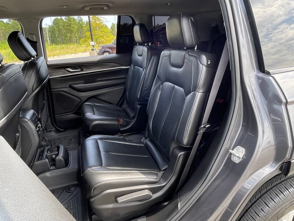 Used 2023 Jeep Grand Cherokee L Limited AWD/4WD image 39