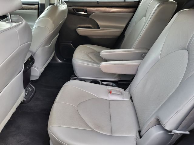 Used 2022 Toyota Highlander Limited image 22