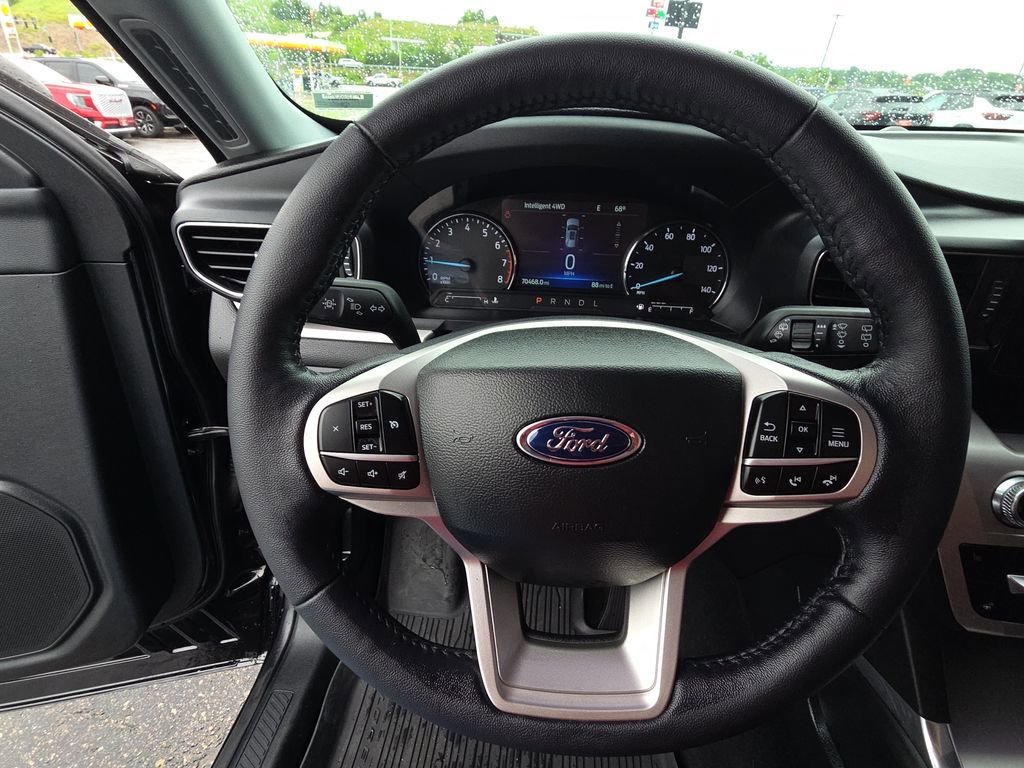 Used 2022 Ford Explorer XLT w/ Equipment Group 202A AWD/4WD image 17