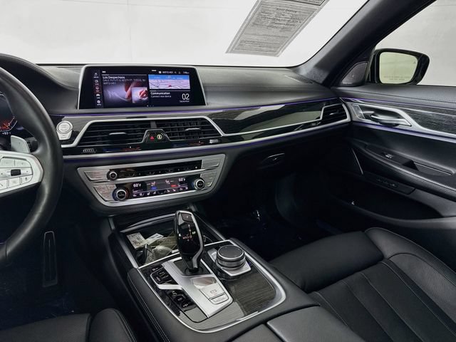 Used 2022 BMW 740i w/ M Sport Package RWD image 26