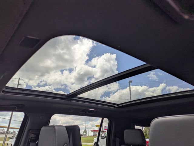 Used 2024 Chevrolet Suburban Z71 w/ Luxury Package image 24