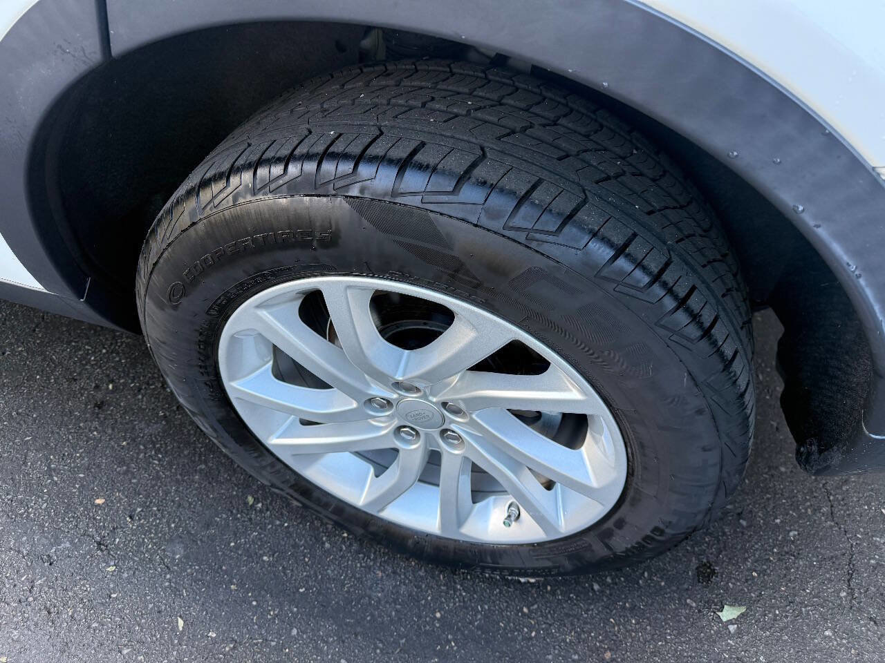 Used 2019 Land Rover Discovery Sport HSE image 19