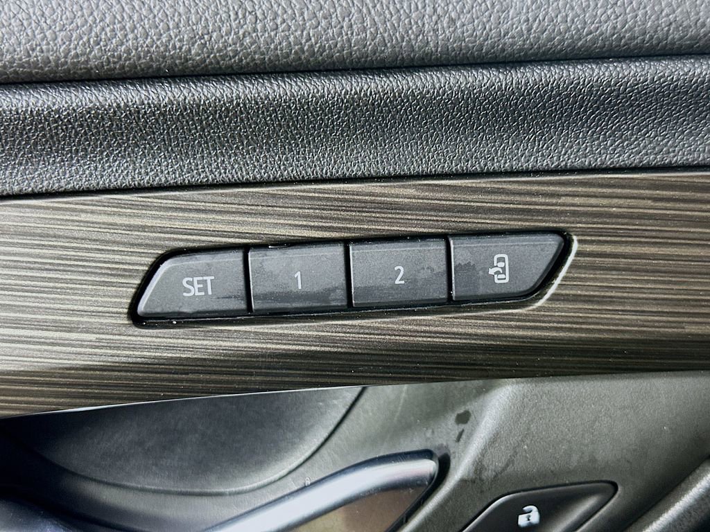 Used 2023 GMC Terrain SLT w/ Tech Package FWD image 21