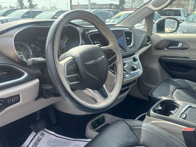 Used 2018 Chrysler Pacifica Limited w/ Tire & Wheel Group image 14