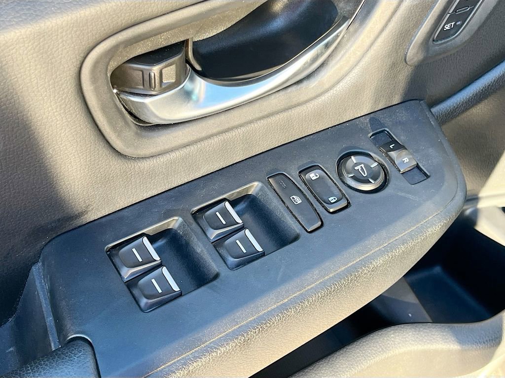 Used 2025 Honda Pilot EX-L image 17