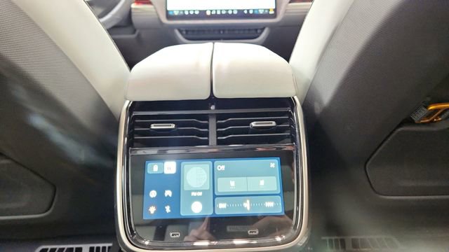 Used 2024 Rivian R1S Adventure image 56