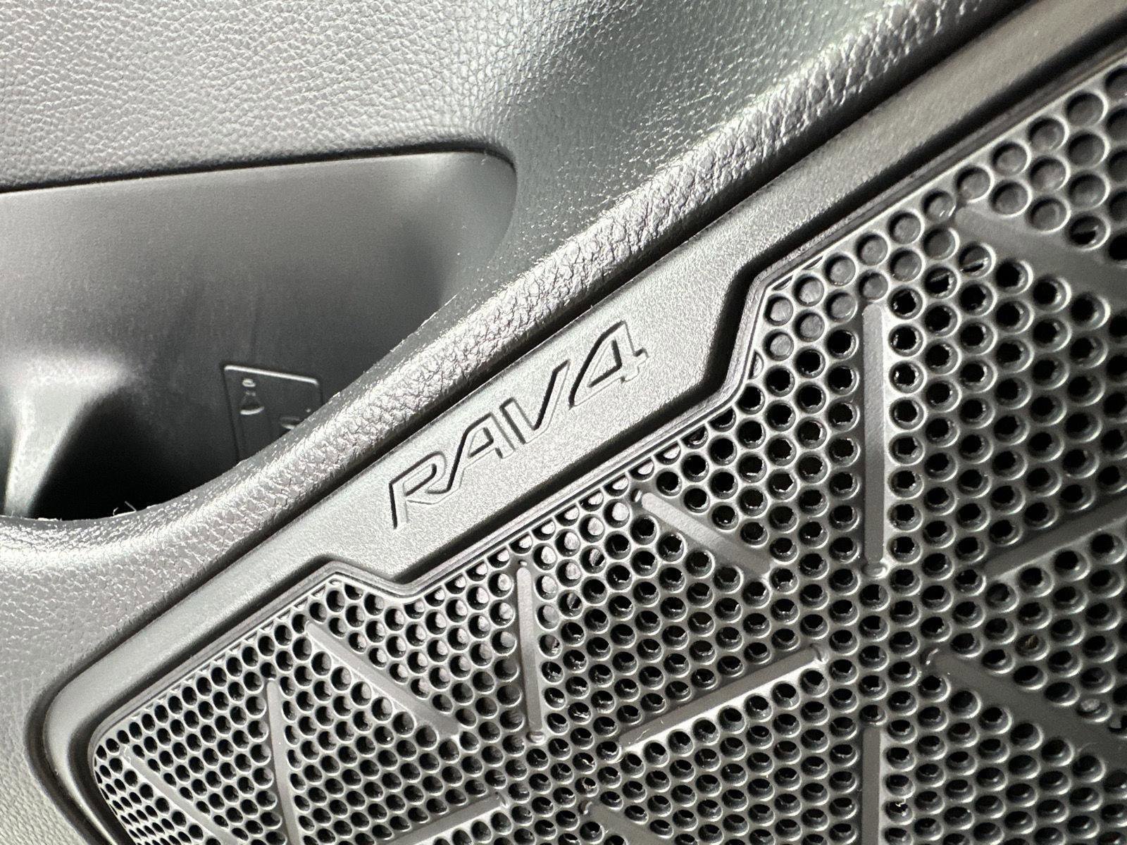 Used 2022 Toyota RAV4 XLE Premium image 9