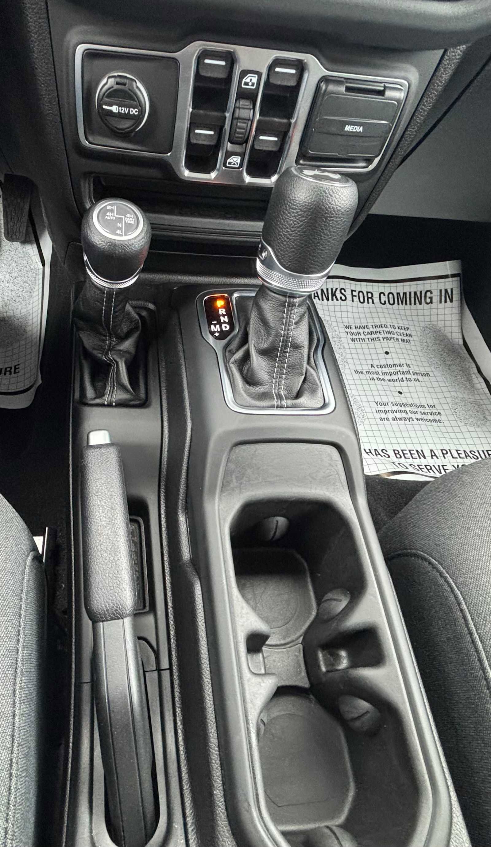 Used 2025 Jeep Wrangler Sahara image 22