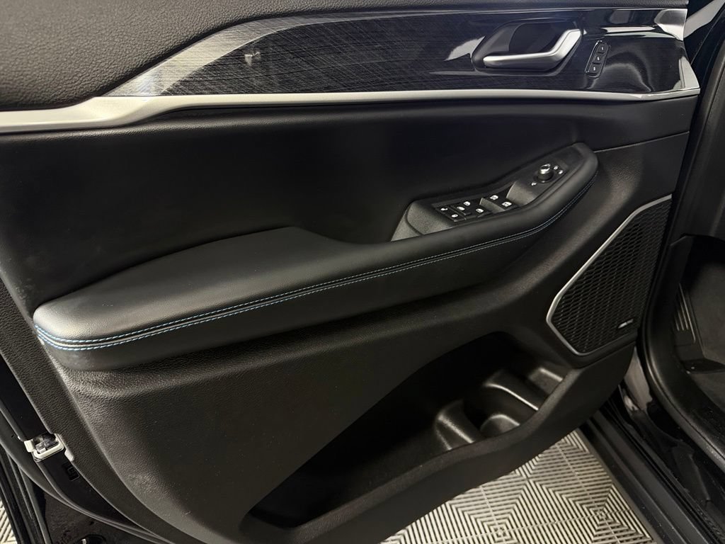 Certified 2022 Jeep Grand Cherokee Trailhawk AWD/4WD image 26