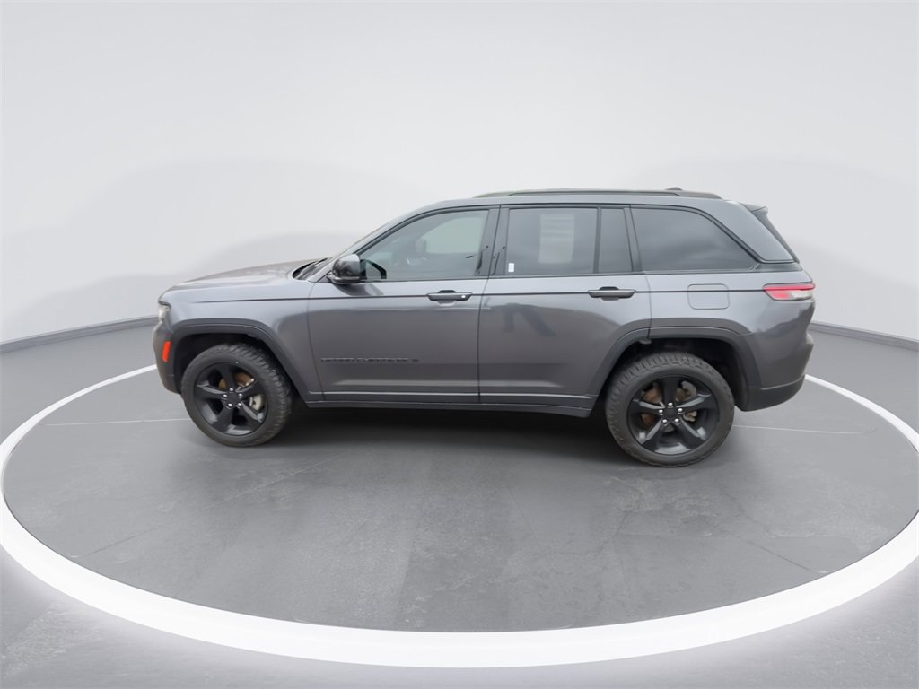 Used 2023 Jeep Grand Cherokee Altitude image 5