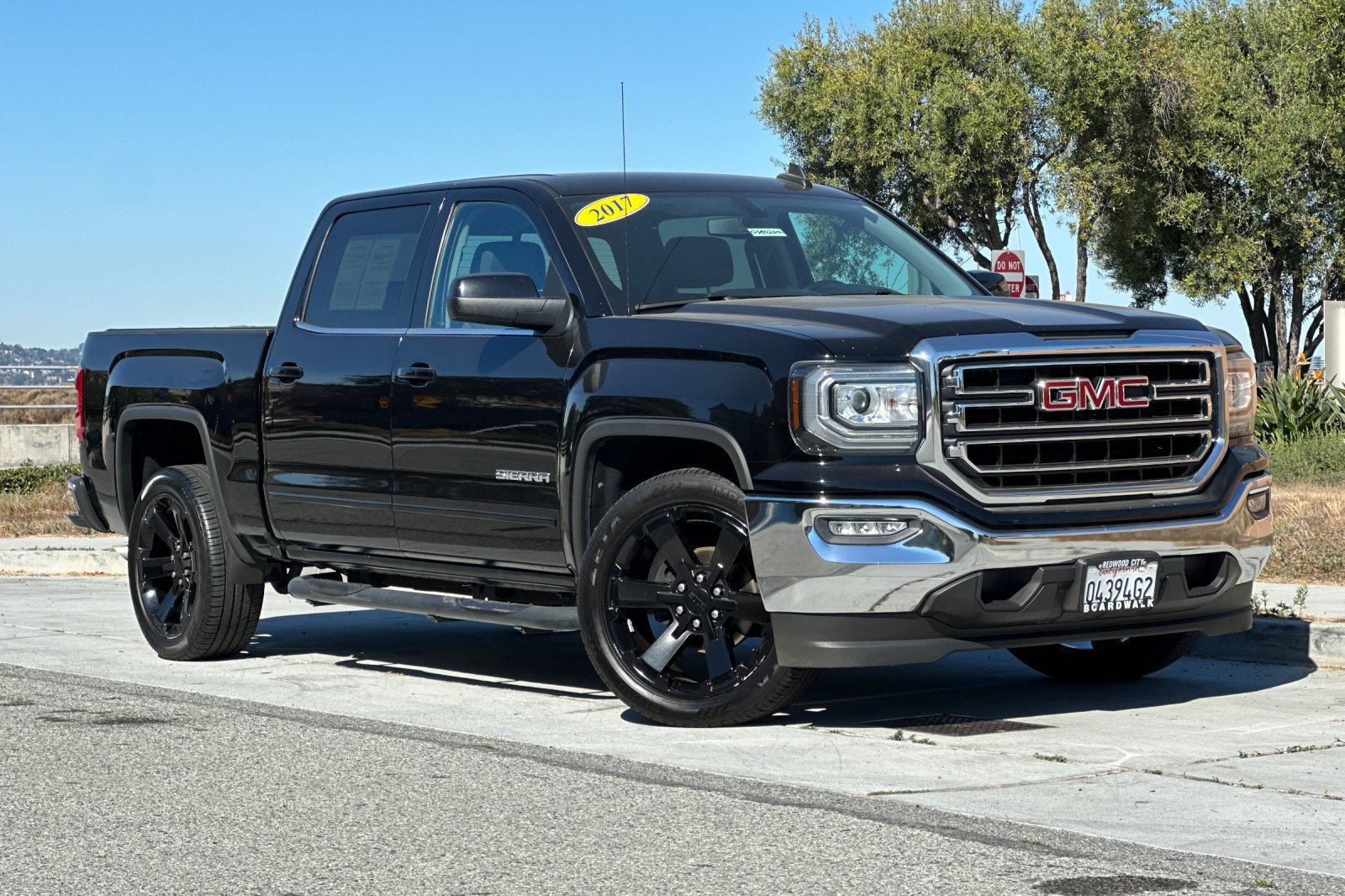 Used 2017 GMC Sierra 1500 SLE RWD image 2