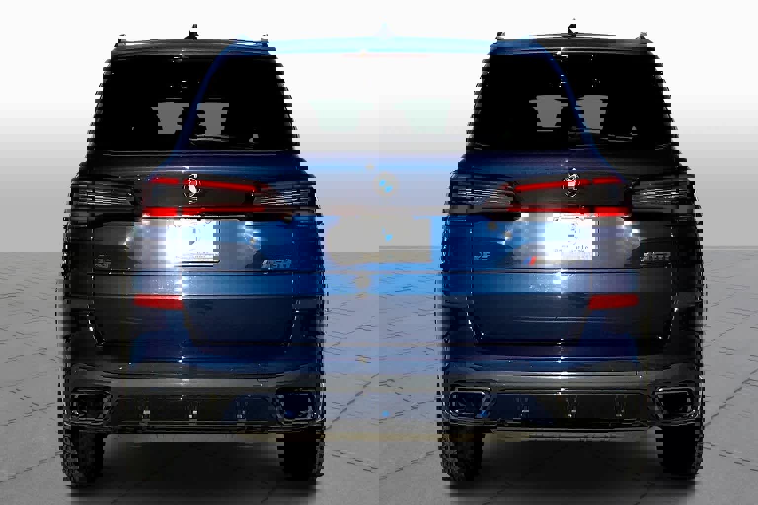 Used 2021 BMW X5 M50i w/ Executive Package image 8