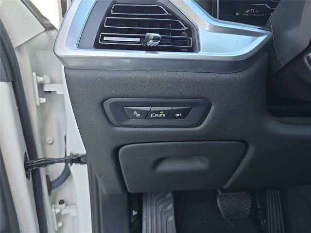 Used 2024 BMW X5 xDrive50e image 36