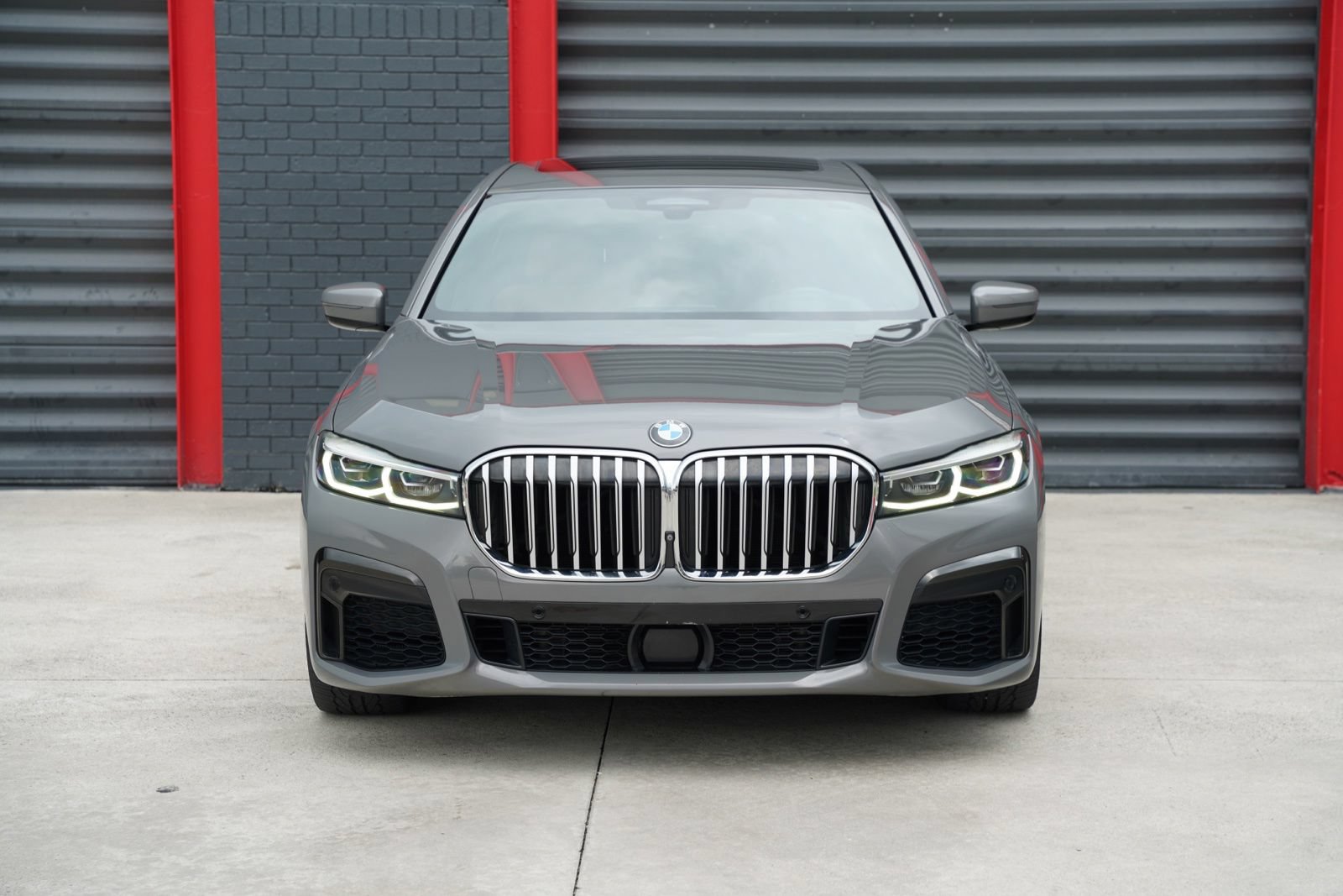 Used 2022 BMW 740i w/ M Sport Package RWD image 6