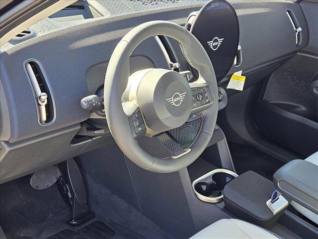 Used 2025 MINI Cooper Countryman SE image 3
