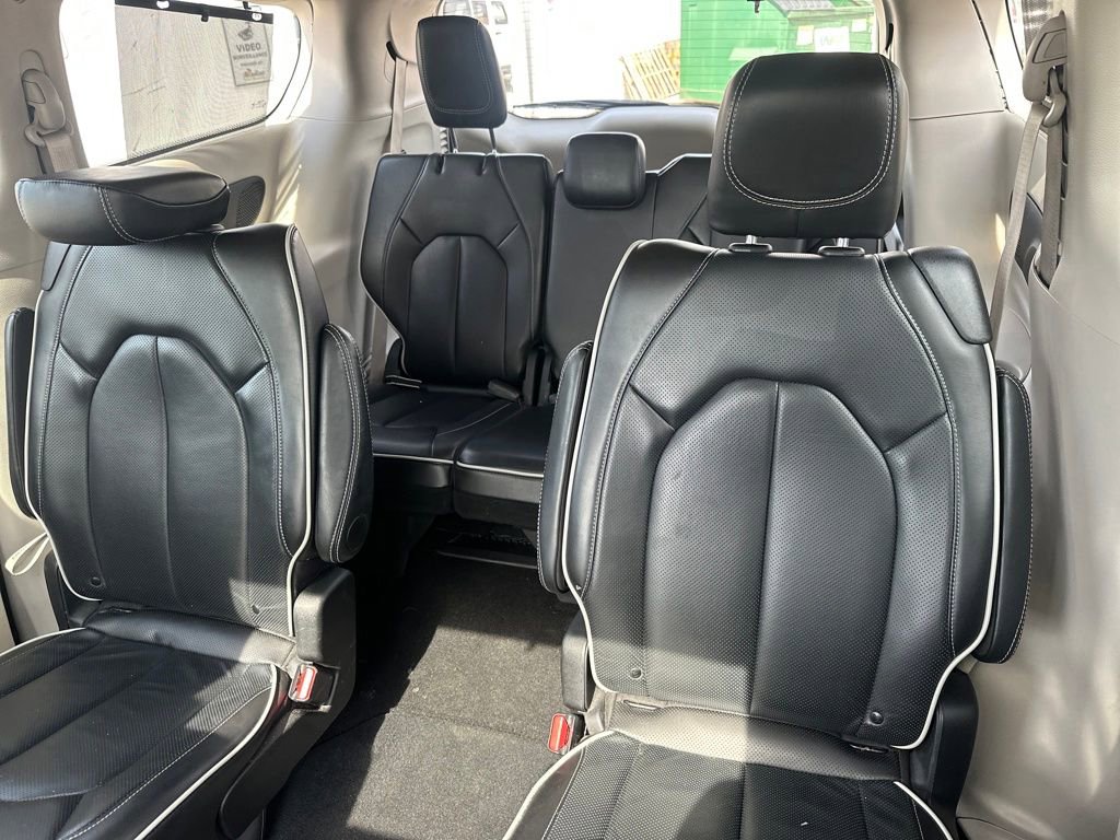 Used 2024 Chrysler Pacifica Limited FWD image 48