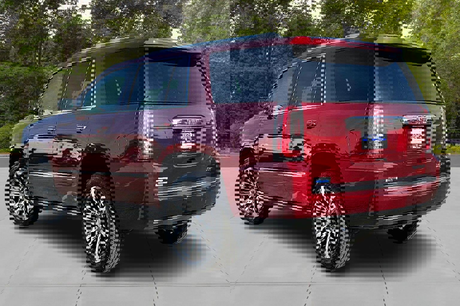 Used 2020 GMC Yukon Denali w/ Denali Premium Package image 4