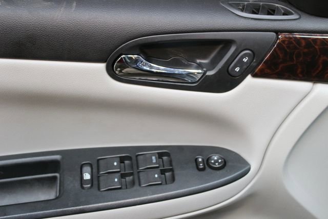 Used 2013 Chevrolet Impala LTZ FWD image 16