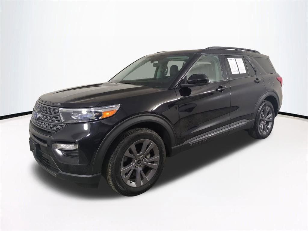 Used 2022 Ford Explorer XLT w/ Equipment Group 202A image 9