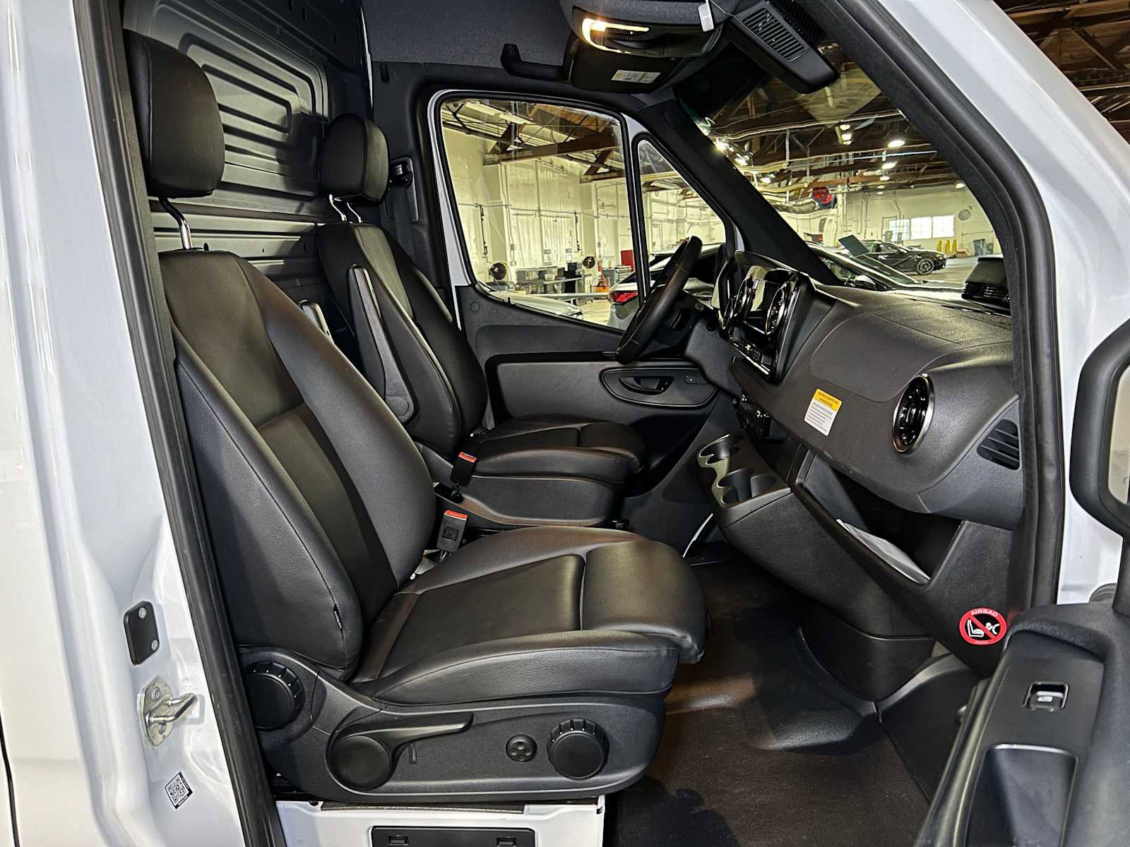 Used 2025 Mercedes-Benz Sprinter 2500 image 12
