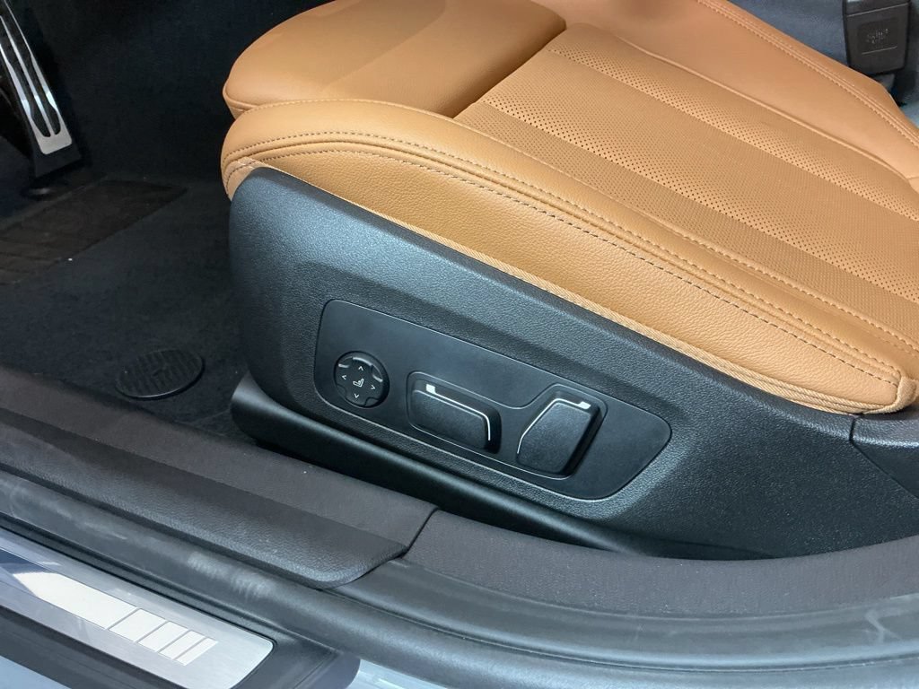 New 2026 BMW 330i Sedan w/ M Sport Package RWD image 20