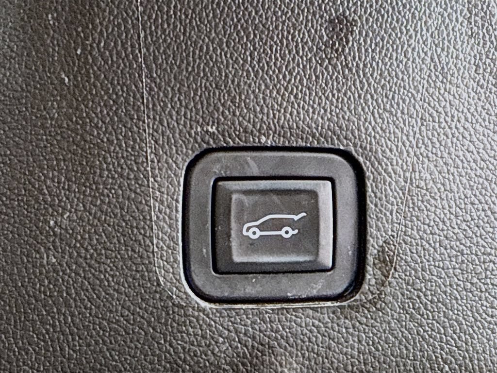Used 2019 Chevrolet Traverse RS w/ LPO, Floor Liner Package AWD/4WD image 31