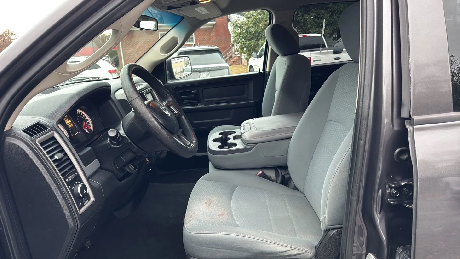 Used 2017 RAM 1500 Express image 10