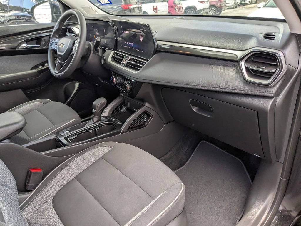 Used 2025 Chevrolet TrailBlazer LT AWD/4WD image 26