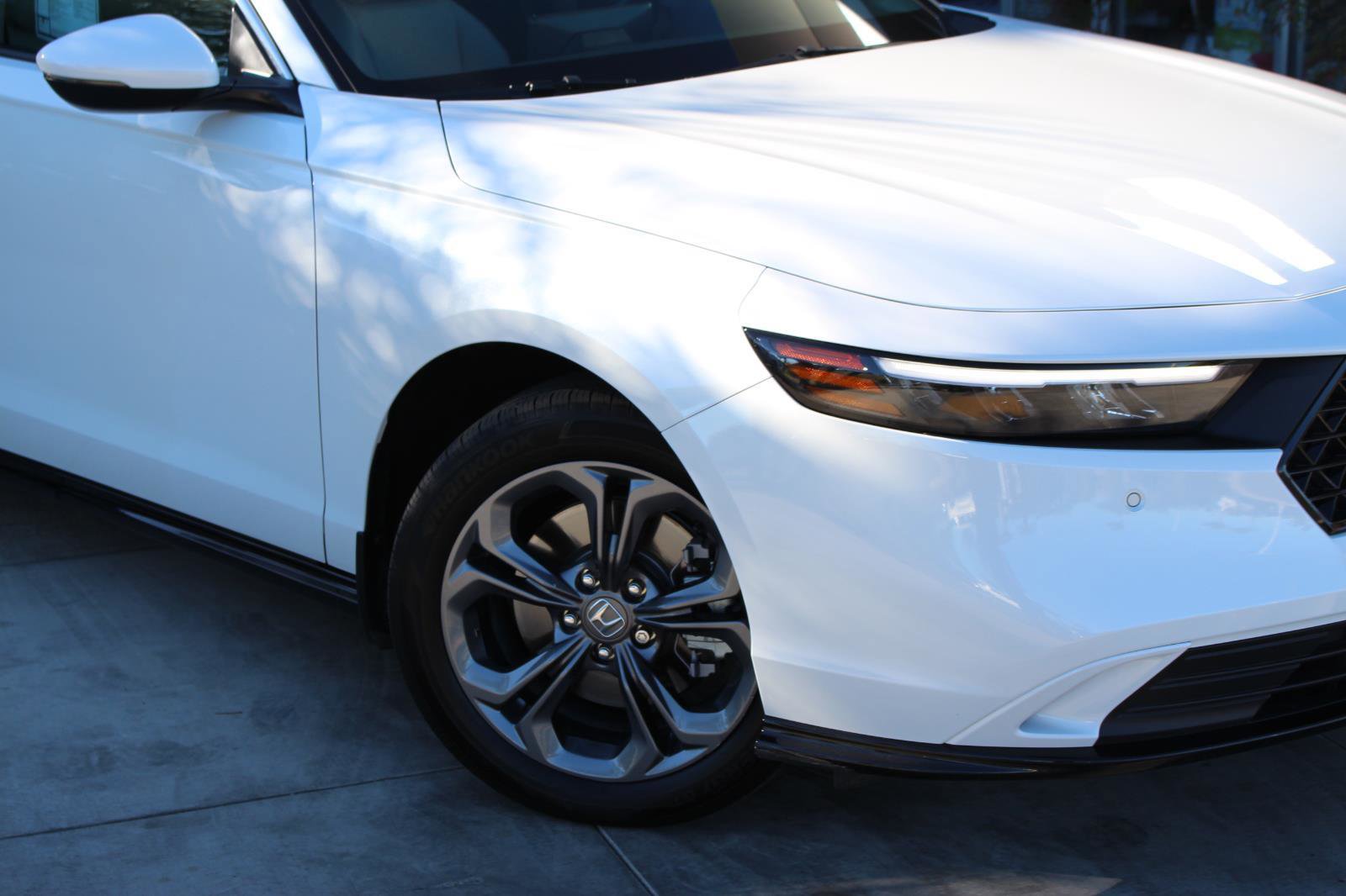 Used 2024 Honda Accord EX-L image 3