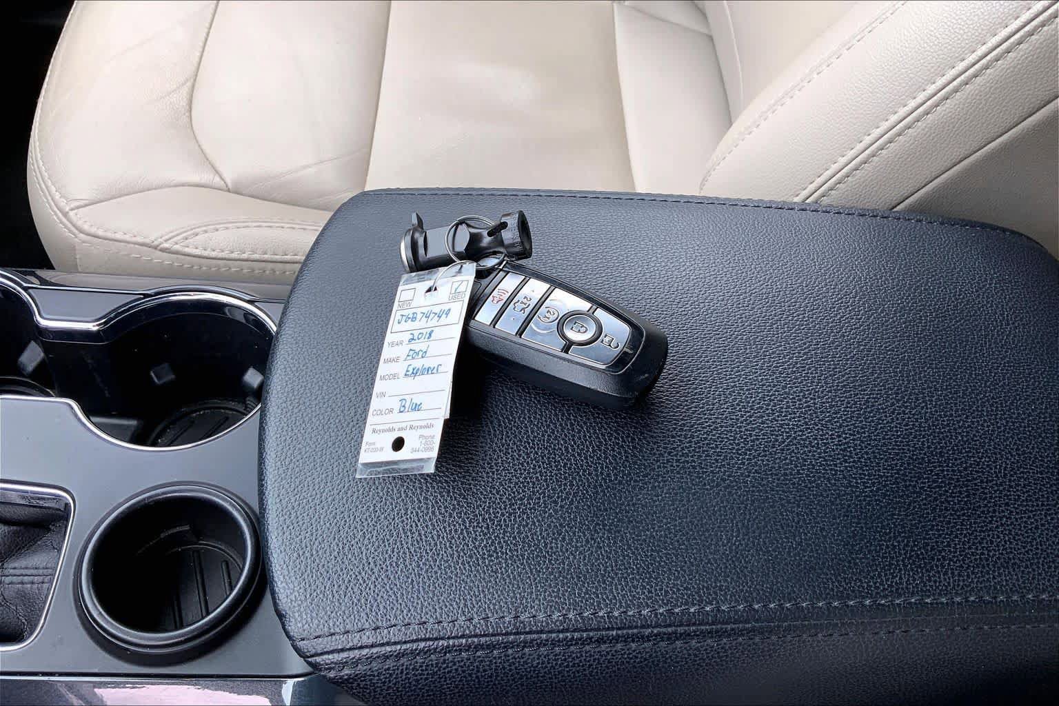 Used 2018 Ford Explorer XLT w/ Equipment Group 202A FWD image 14