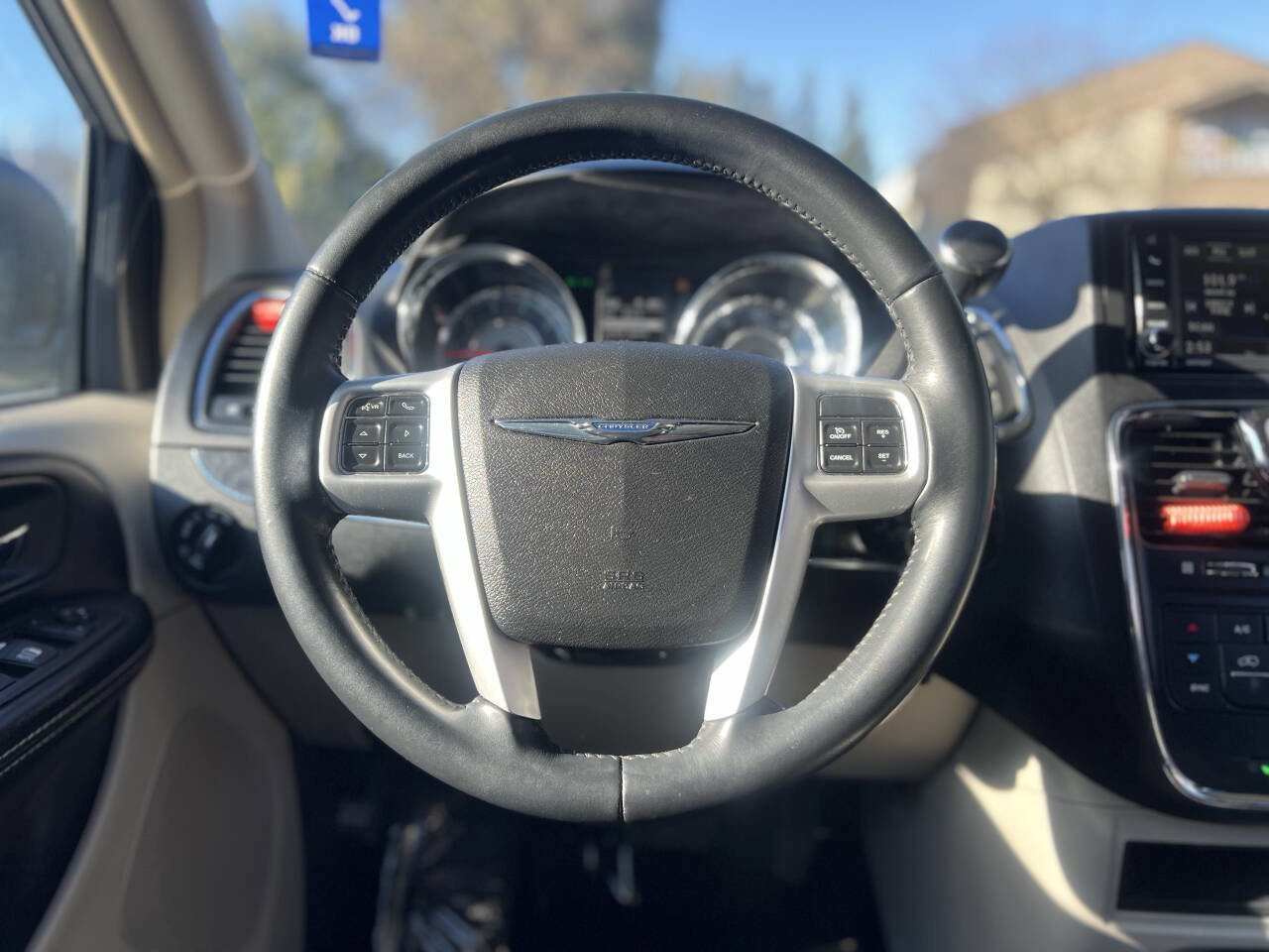 Used 2016 Chrysler Town & Country Touring image 22