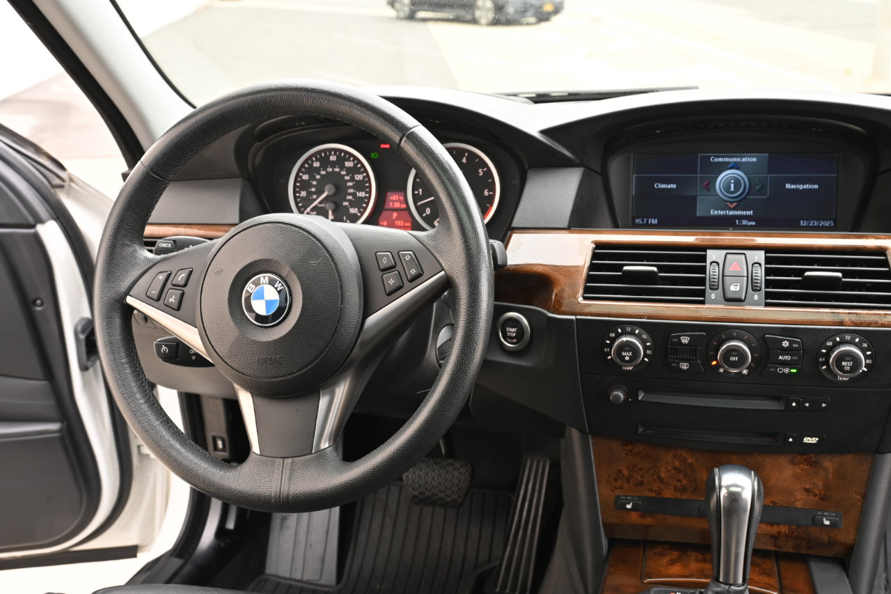 Used 2007 BMW 550i Sedan image 18