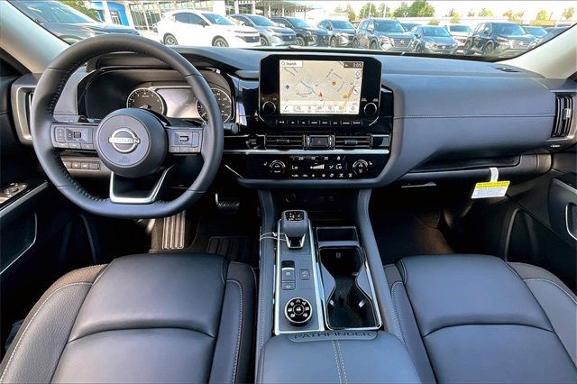 New 2025 Nissan Pathfinder SL image 5