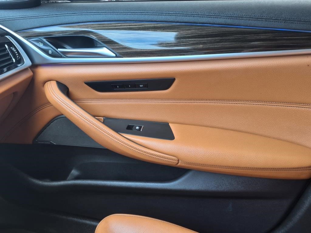 Used 2019 BMW M550i xDrive image 22