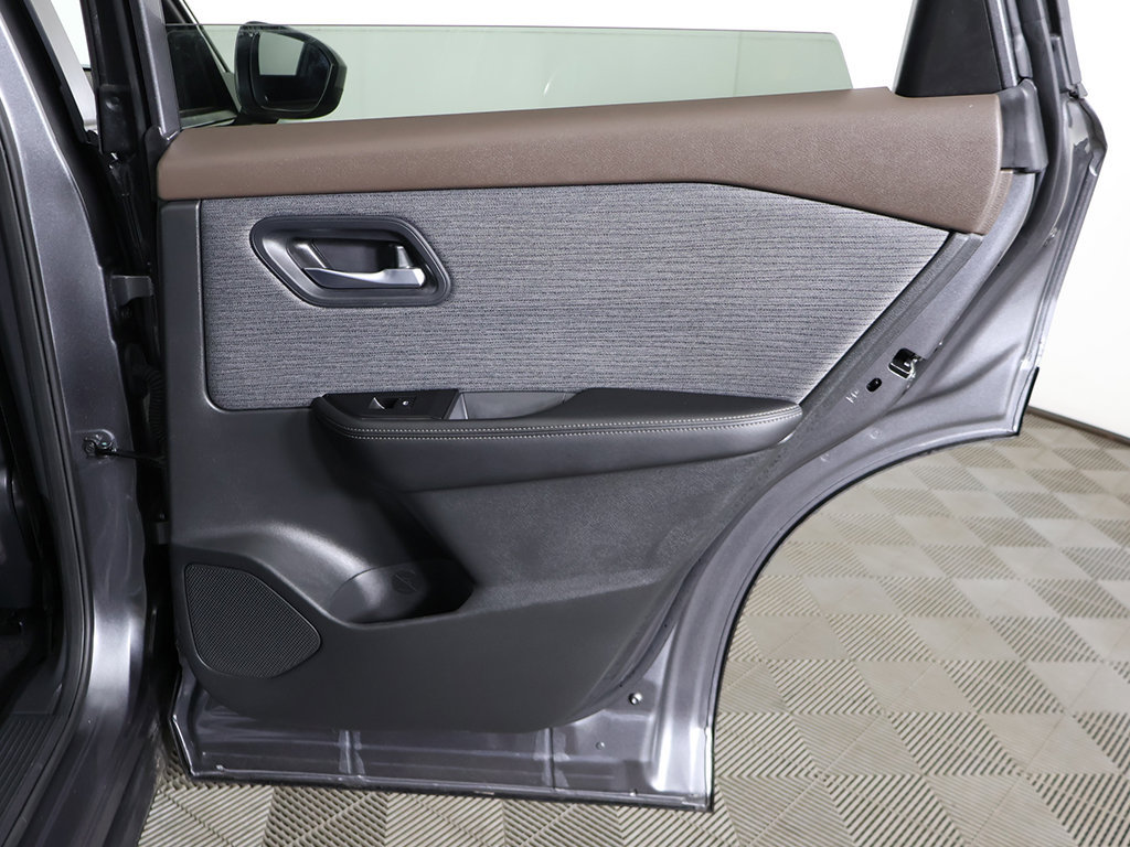 Used 2023 Nissan Rogue SV AWD/4WD image 23