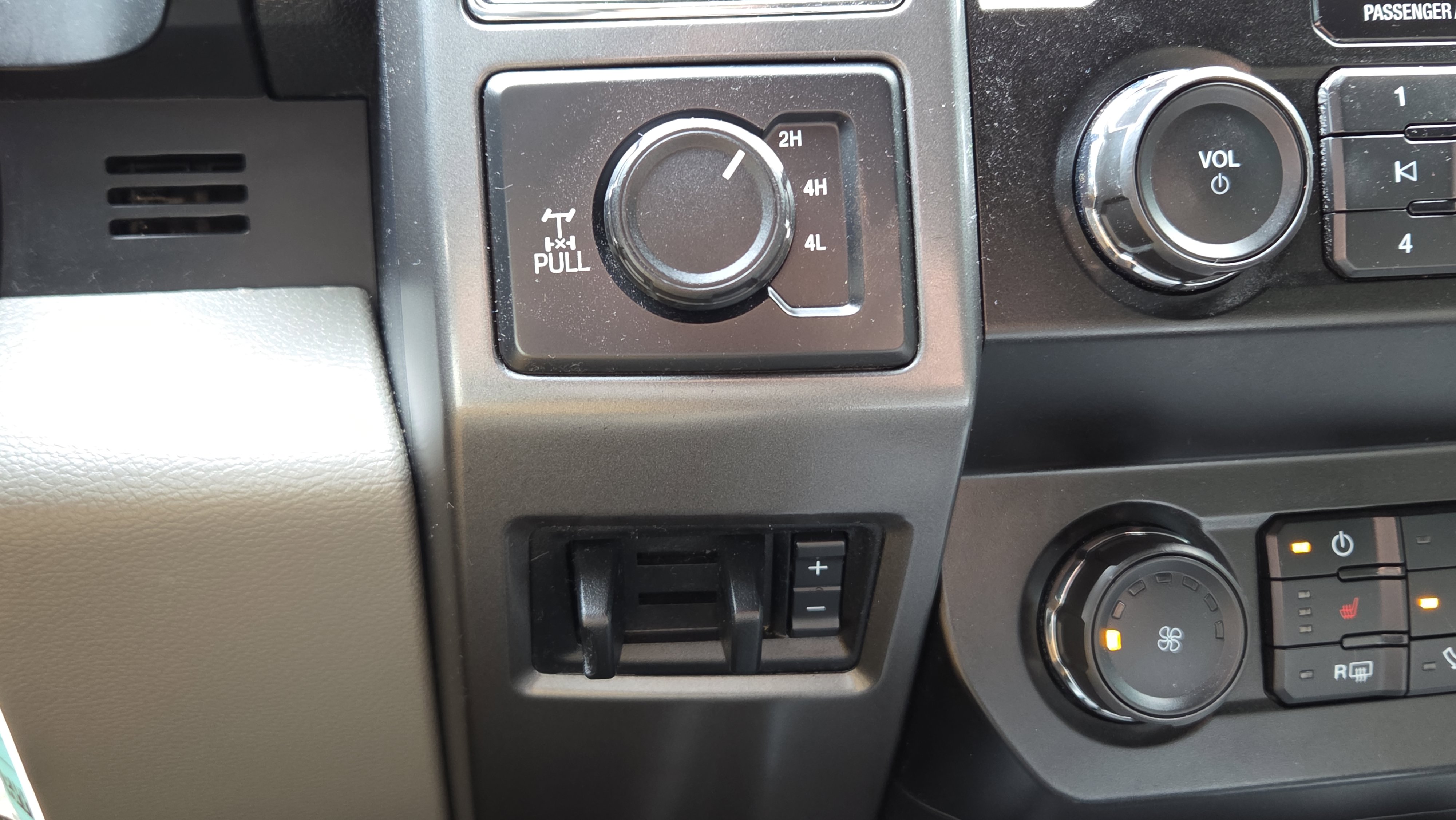 Used 2019 Ford F250 XLT w/ XLT Premium Package image 28