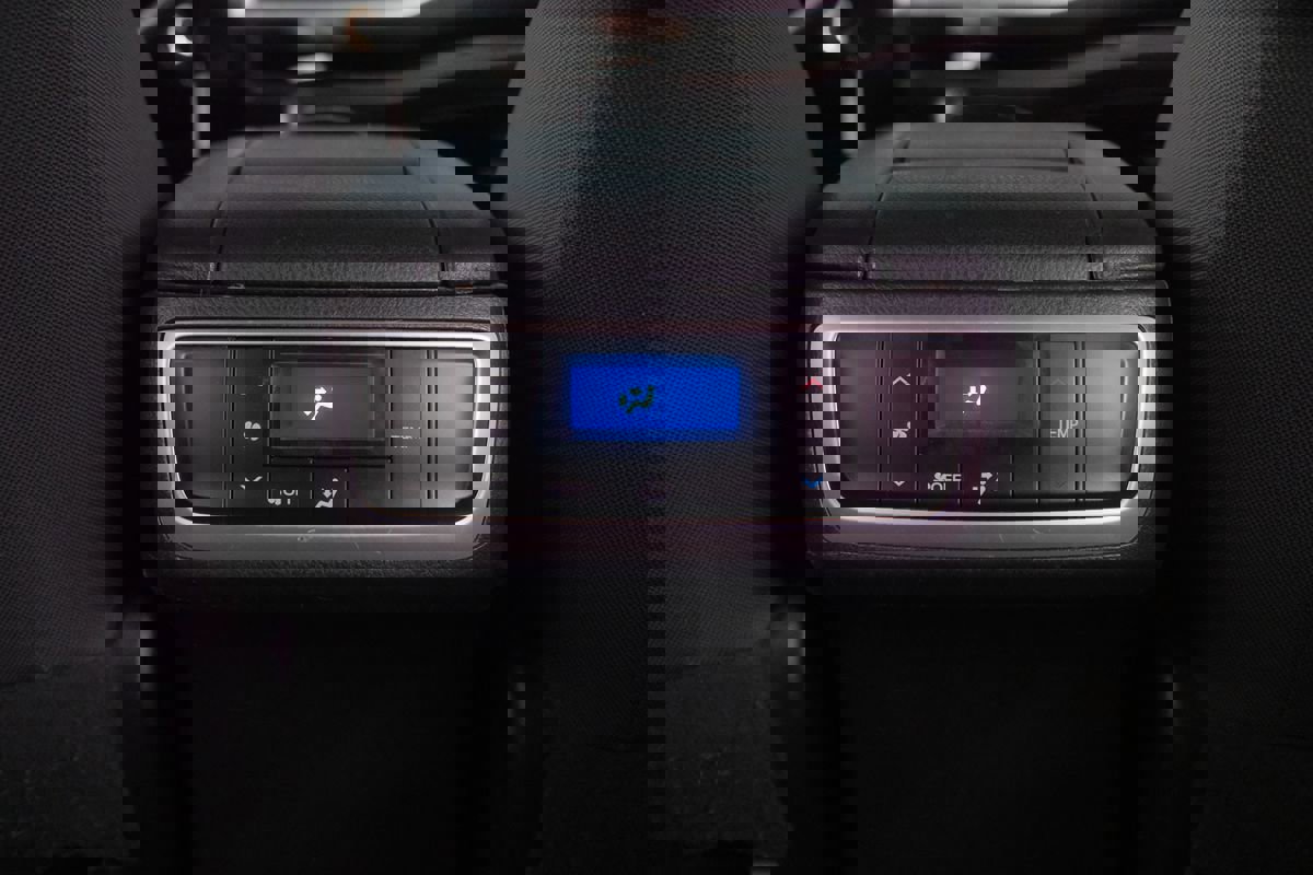 Used 2017 Toyota Highlander LE image 33