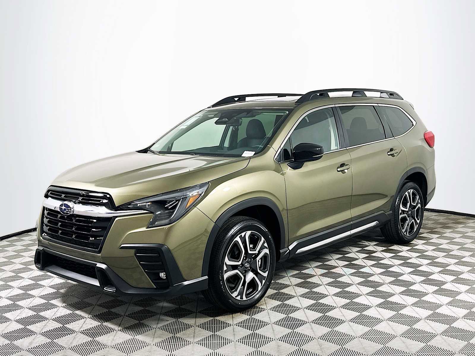 New 2025 Subaru Ascent Limited image 3