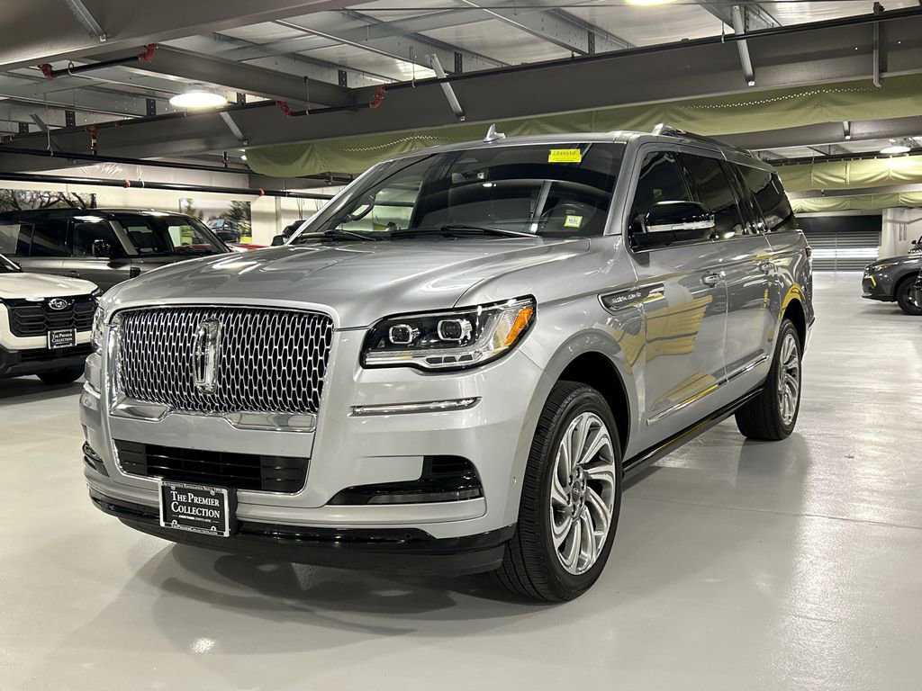 Used 2023 Lincoln Navigator L Reserve image 5